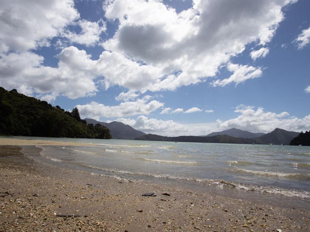 Perfect Small Bay Peaceful Beach. Great Fishing Boating Oysters Holiday home